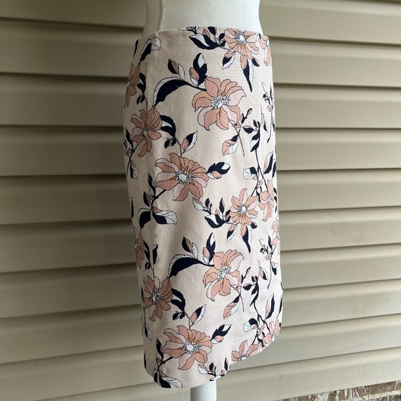 •Ann Taylor• Textured Floral Lined Pencil Skirt - Size 6 - Picture 4 of 10